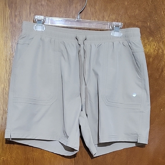 NWT Willit Tan Performance Lightweight Womens Shorts Suze Large - Picture 1 of 5
